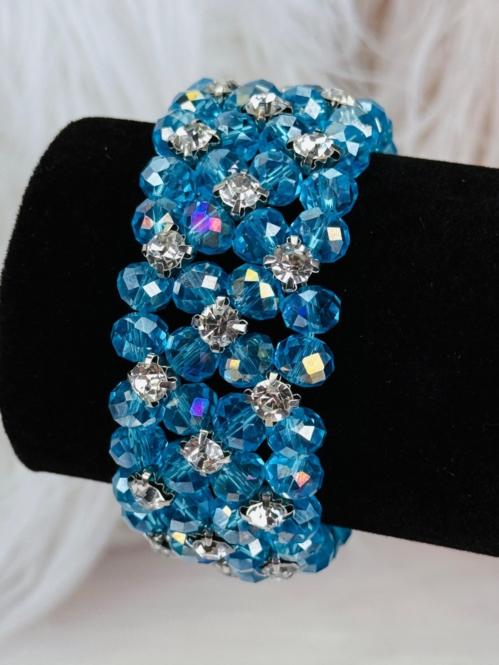 Pretty blue and clear bling small stretch bracelet